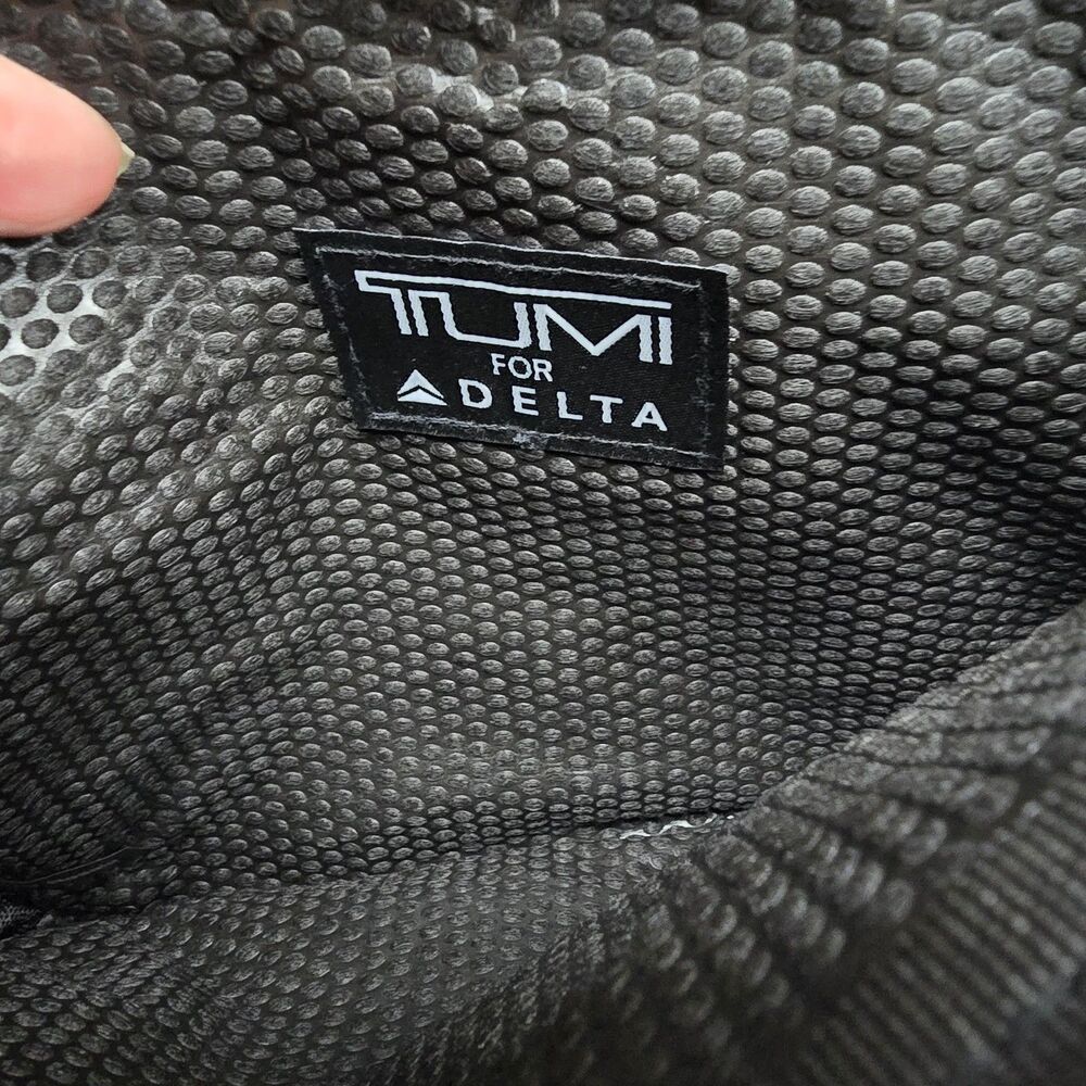Tumi For Delta Accessory Travel Bag Pouch Gray 8x6 Zip Close - Picture 5 of 5